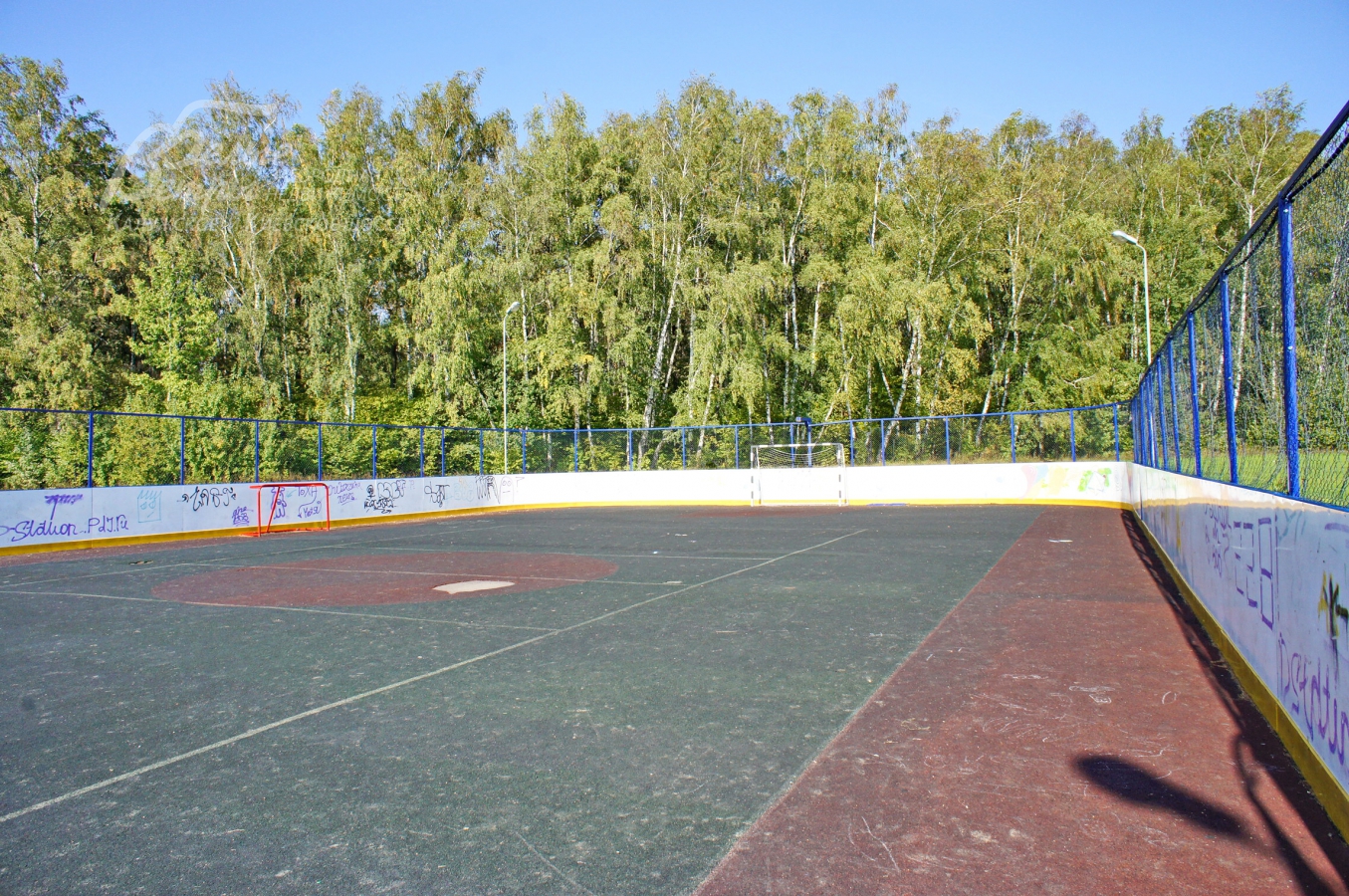 Теннисный корт для жителей поселка Дубровка